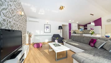Comfort-Villa, 6 Schlafzimmer, eigener Pool | Wohnbereich | Smart-TV, Tischtennisplatte, Pay-TV