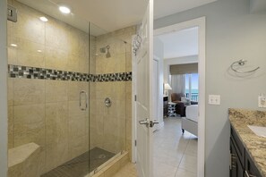 Shower, towels - Westwinds 4833 - Beachfront Condo in Miramar Beach with Ocean Views & Many Community Amenities (Miramar Beach)