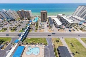 A hotel with a pool, a beach view, and a parking lot. - Crystal Tower 1509 - Luxurious 15th Floor Corner Condo with Breathtaking Views (Gulf Shores)