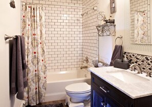 Combined shower/bathtub, hair dryer, towels, soap