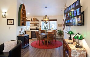 Interior - Visit the  Upper Hillside near Chugach State Park nature-rich yet convenient (Anchorage)