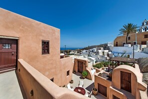 Property grounds - Azalea Houses Suite - Finikia traditional house (Oia)
