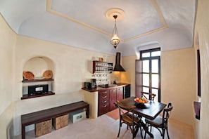 Dining - Azalea Houses Suite - Finikia traditional house (Oia)