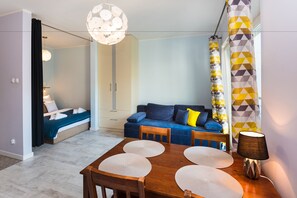 Deluxe Apartment (Swarozyca 15b/12) | In-room dining - Supreme Apartments Vossa (Szczecin)