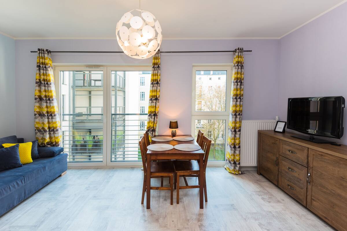 Deluxe Apartment (Swarozyca 15b/12) | Living area | Flat-screen TV