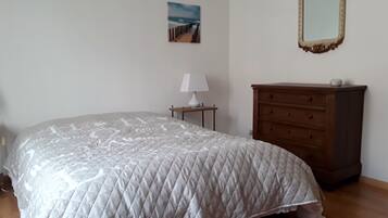 Basic House, 3 Bedrooms | 1 bilik tidur, seterika/papan seterika, Wi-fi percuma