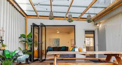 4 BRM House, Walk to Beach & Town/Pub, Free WiFi & Foxtel, Family Friendly