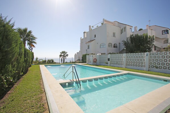 Pool - Lovely apartment on the beach, near the center of Estepona, Free wifi (Estepona)