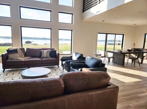 Smart TV, fireplace, stereo