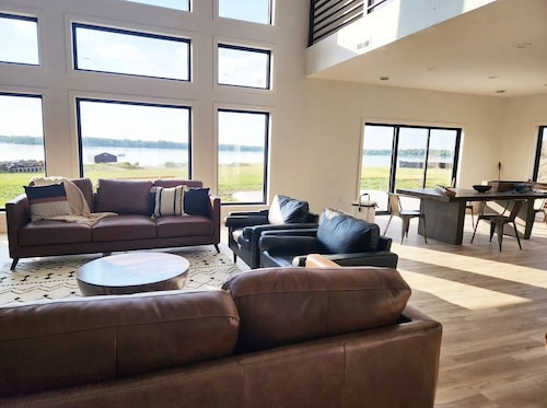 On Lake Time!
Stunning Modern Lakefront 5 BR / 4 BA on Maple Lake ~ Sleeps 12+