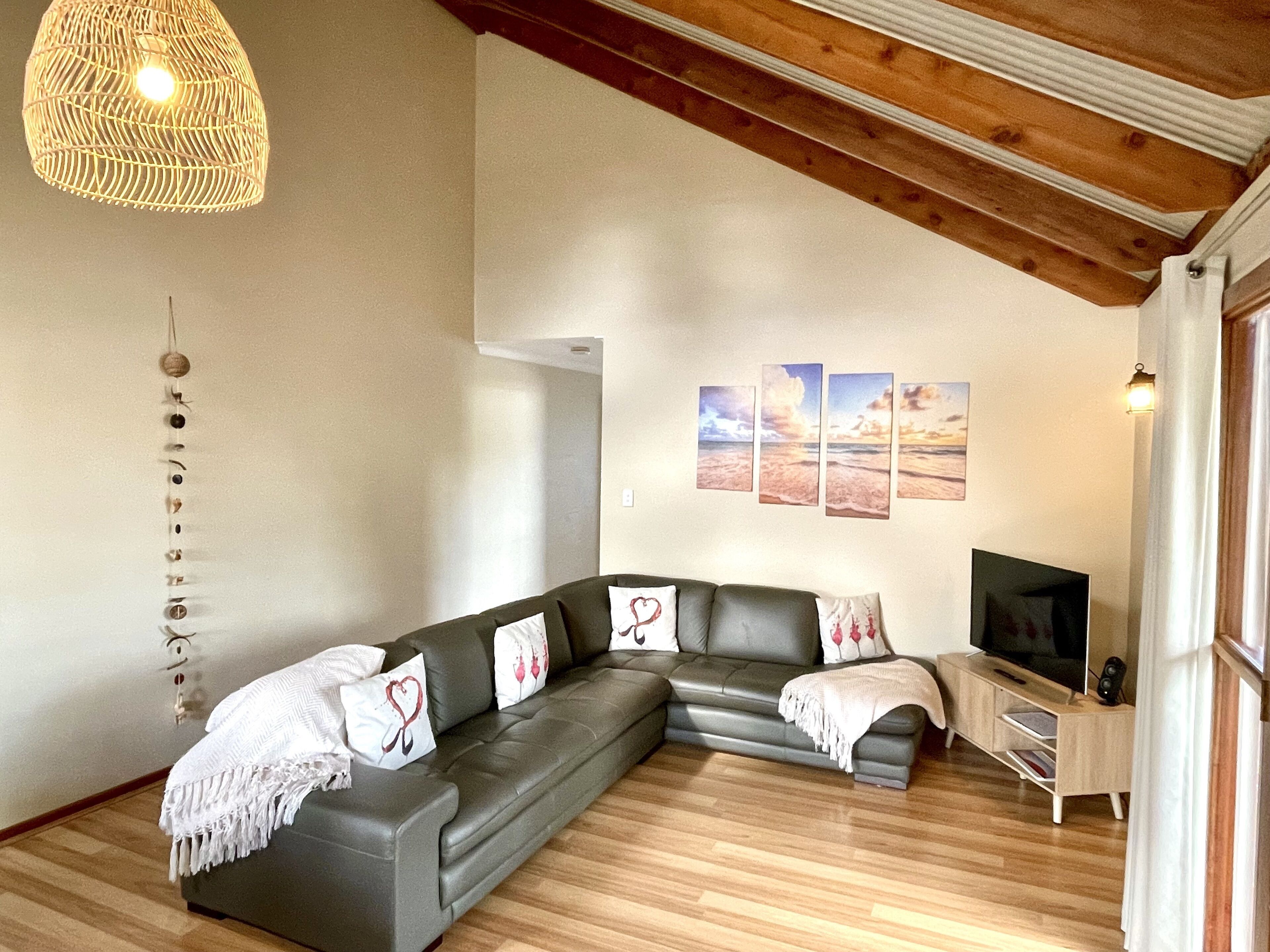 5 bedroom 2 bathroom family holiday home with views of Geographe Bay — image 12