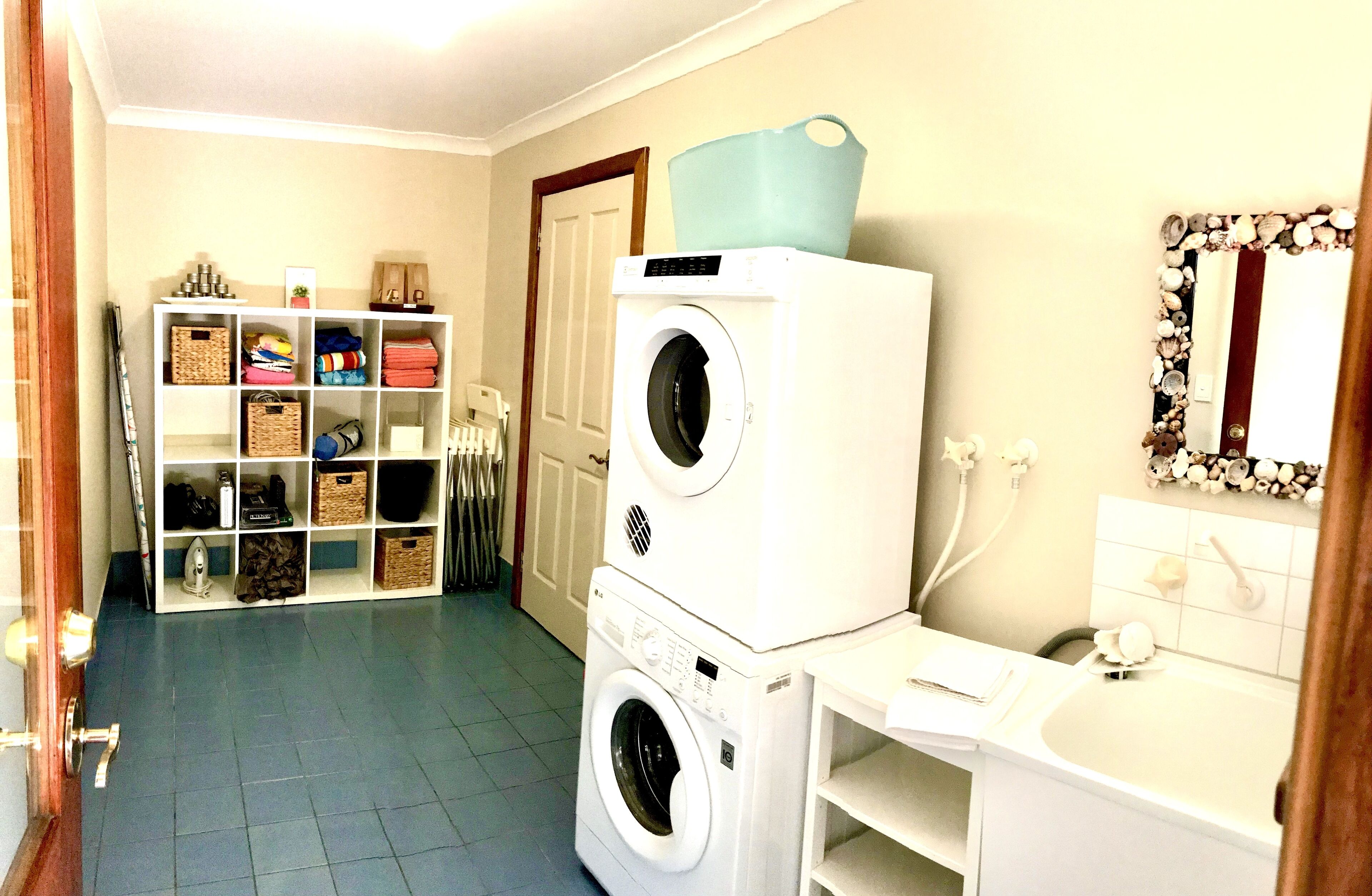 5 bedroom 2 bathroom family holiday home with views of Geographe Bay — image 3