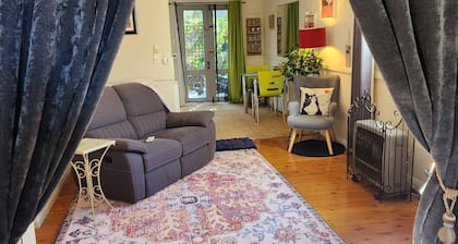 Cat On The Hat Cottage ~MeOw MeOw~
5 stars 🌟🌟🌟 🌟 🌟 😻 property
PURRRFECT