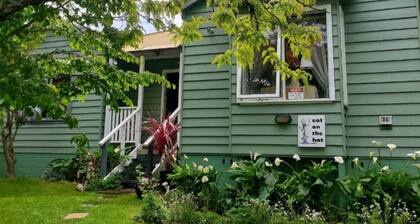 Katze auf dem Hut Cottage ~ MeOw MeOw ~