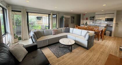 Golf & Beach Bliss: Book Direct in Salamander Bay