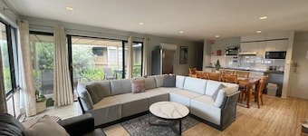 Golf & Beach Bliss: Book Direct in Salamander Bay