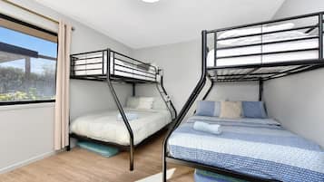 2 bedrooms, desk, iron/ironing board, WiFi