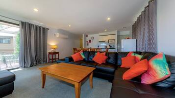 Télévision, Netflix, lecteur de DVD, services de streaming