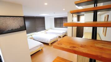 Shared Dormitory, Men only (5 Persons) | Free WiFi