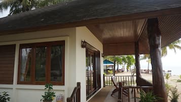 Beach Front Villa | Minibar, in-room safe, blackout curtains, rollaway beds