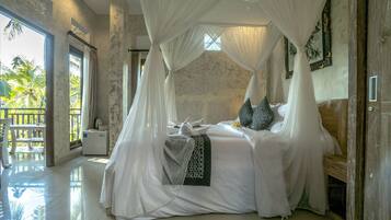 Deluxe Double or Twin Room | Minibar, in-room safe, desk, blackout drapes