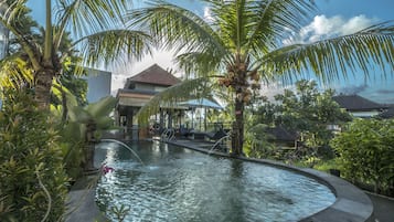 Outdoor pool, sun loungers