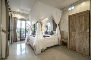 Kamar Double atau Twin Deluks | Minibar, brankas, meja kerja, dan tirai kedap cahaya