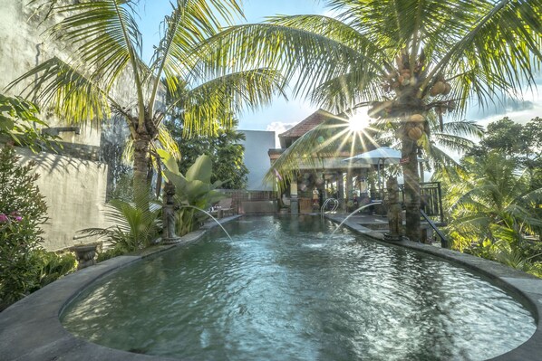 Outdoor pool, pool loungers