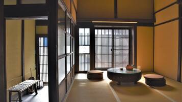 Down duvets, free WiFi, bed sheets