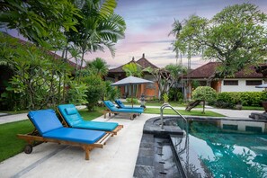 Outdoor pool - Hotel Sinar Bali Legian (Legian)