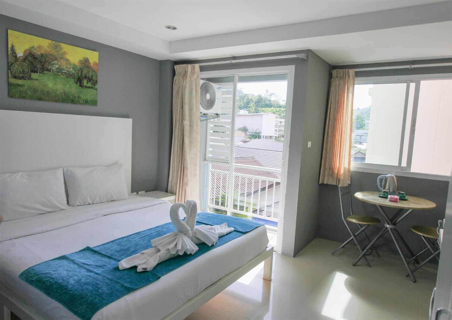 Cortinas opacas y wifi gratis