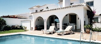 Magnificent villa close to the sea with heated pool. Sea view!