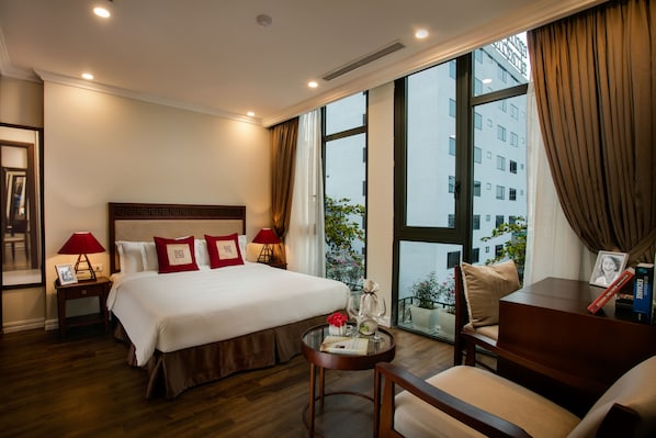 Desk, free WiFi, bed sheets