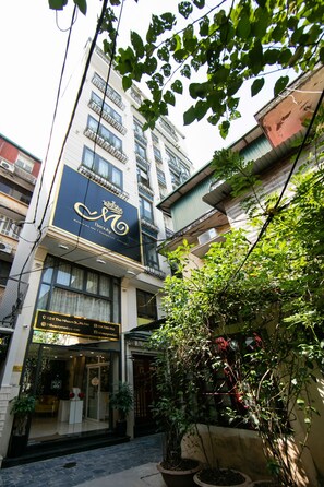 A building with a sign for 'BeautyMedSpa' on the ground floor. - Au Coeur d'Hanoi Apartment (Hanoi)