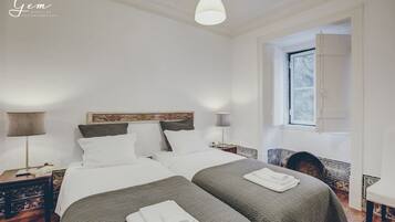 3 quartos, ferros/tábuas de passar roupa, Wi-Fi, roupa de cama