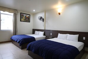 Desk, laptop workspace, free WiFi, bed sheets - Catba Dream Hotel (Hai Phong)