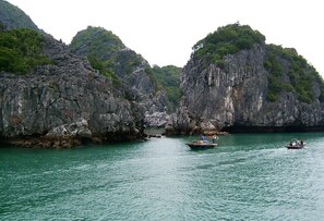 Beach nearby, white sand - Catba Dream Hotel (Hai Phong)