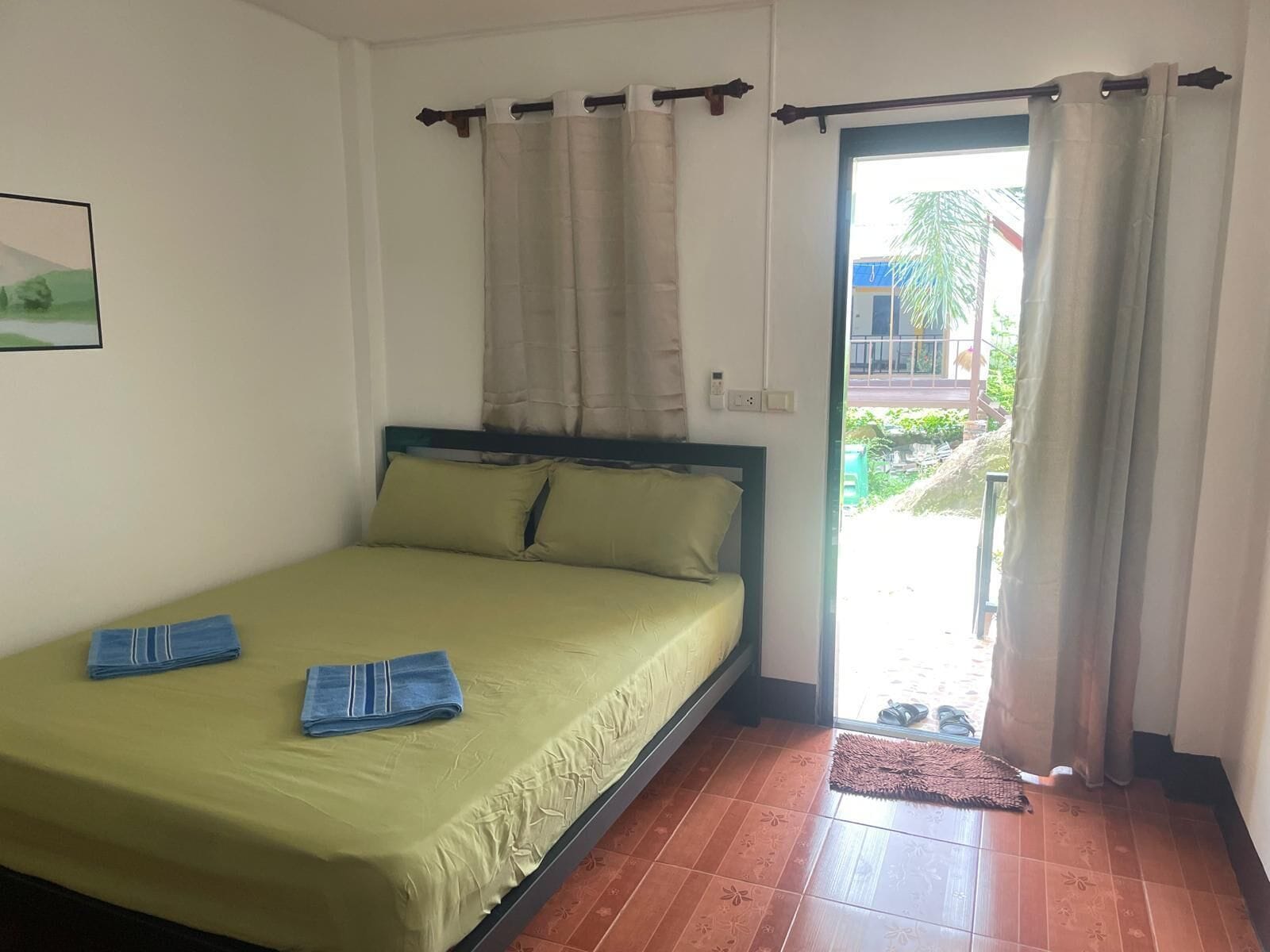 Townhouse Room