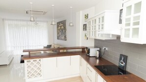Coffee/tea maker, refrigerator (on request), microwave (on request) - Crown Properties (Colombo)