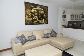 Crown Properties 3 Bedroom Apartment | Living room | TV