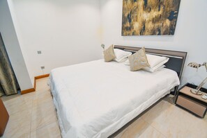Ropa de cama de alta calidad y minibar 
