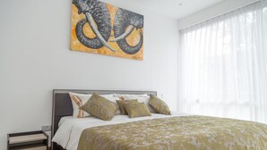 Premium bedding, minibar, in-room safe, desk - Crown Properties (Colombo)