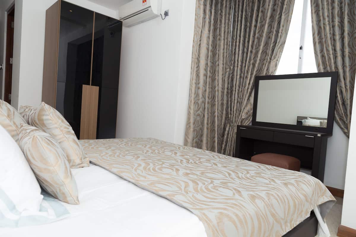 Luxury Apartment, 2 Bedrooms, Accessible, Non Smoking | Premium bedding, minibar, in-room safe, desk