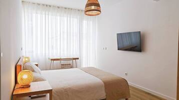 2 dormitoris, escriptori, wifi i roba de llit