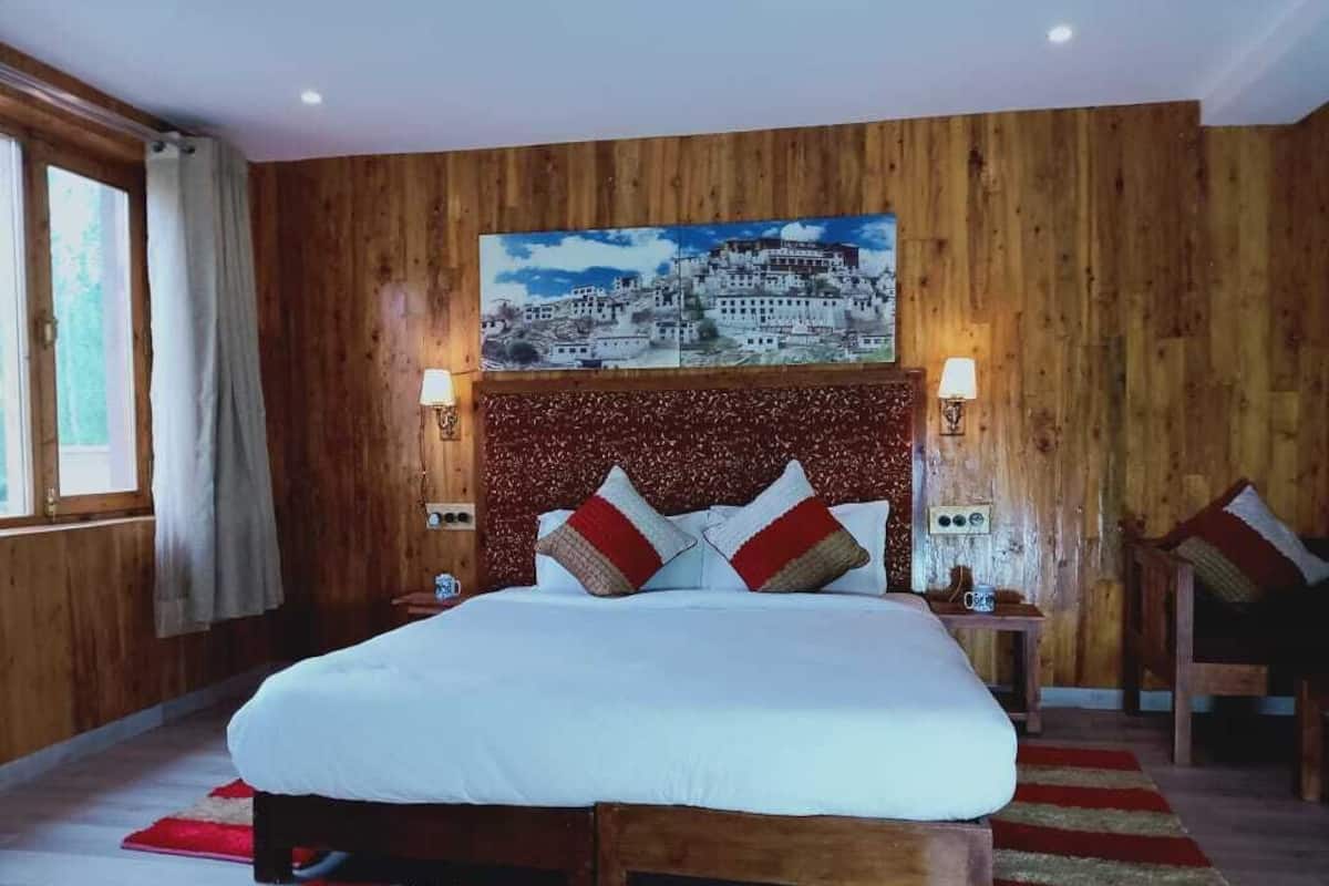 Deluxe Room - Mountain View | 1 bedroom, premium bedding, down comforters, pillowtop beds