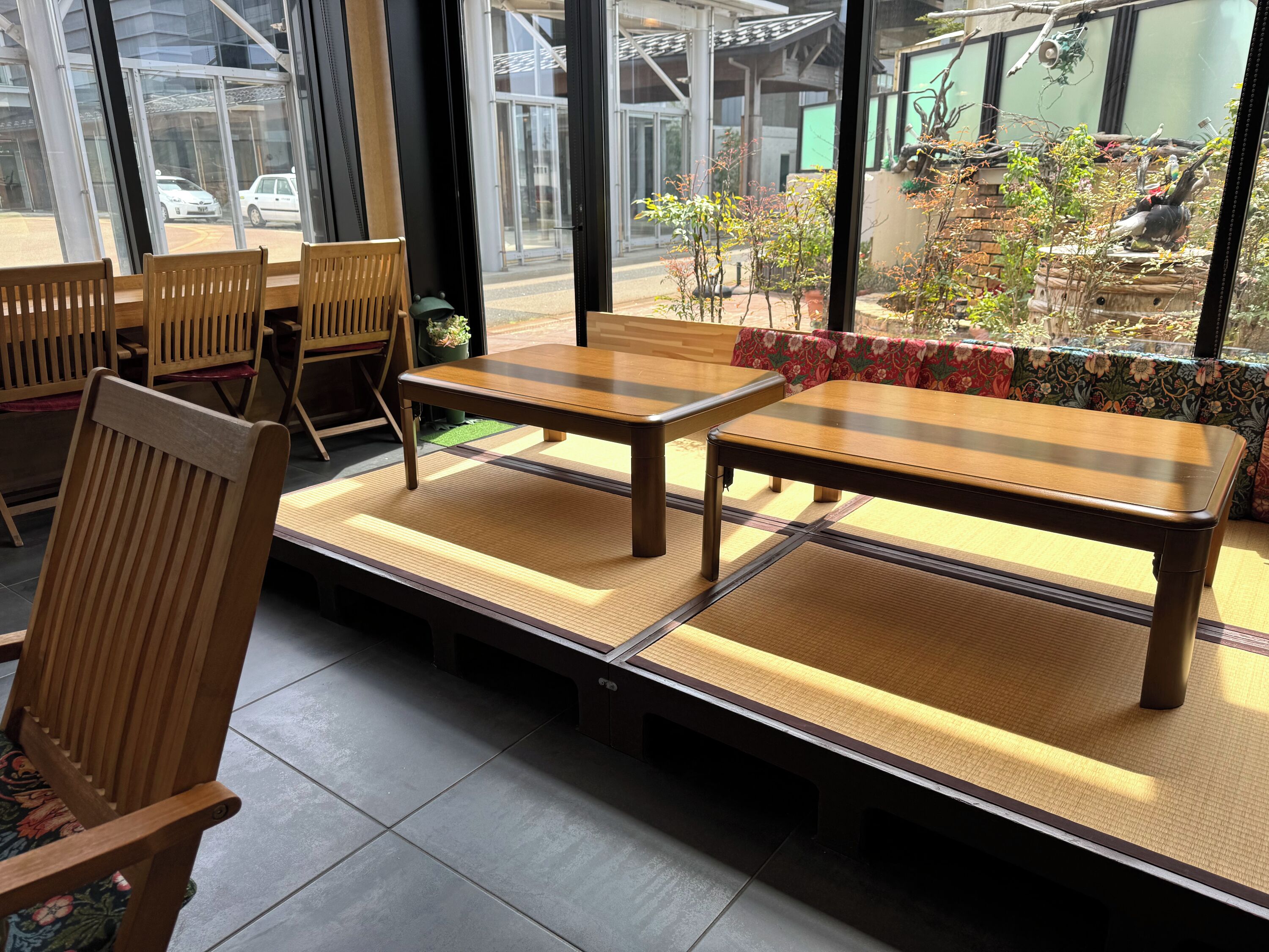 breakfast and dinner served