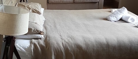 Hotel Deluxe Large Family Room | Premium bedding, bed sheets