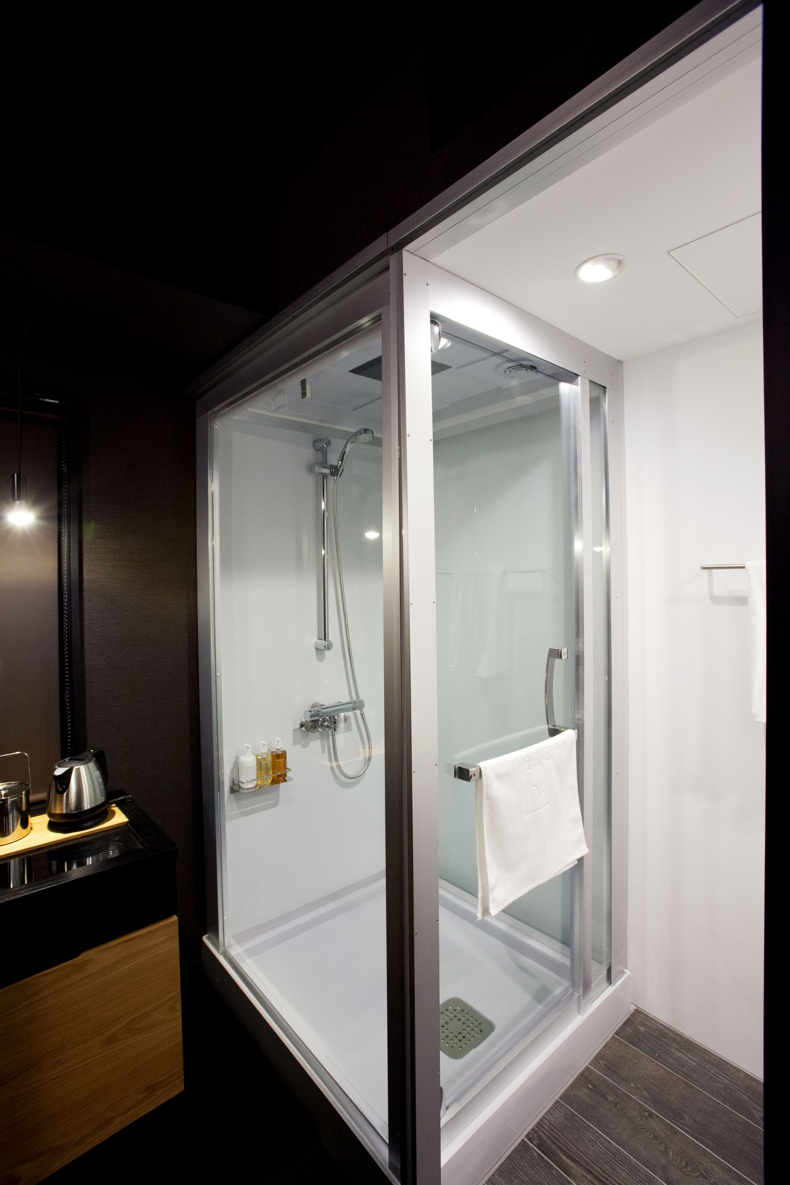 semi-double room | bathroom shower