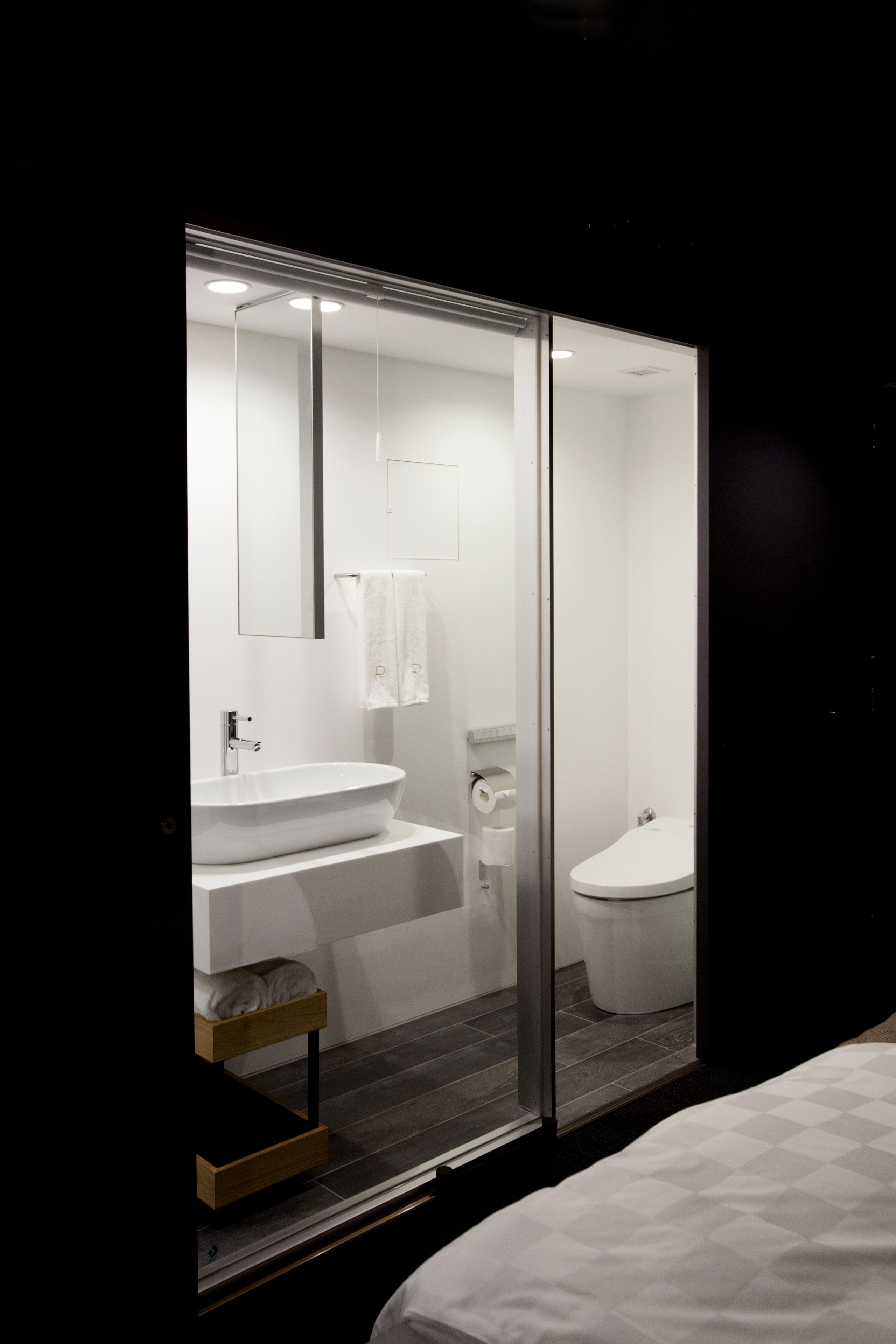 semi-double room | bathroom | free toiletries, hair dryer, slippers, bidet