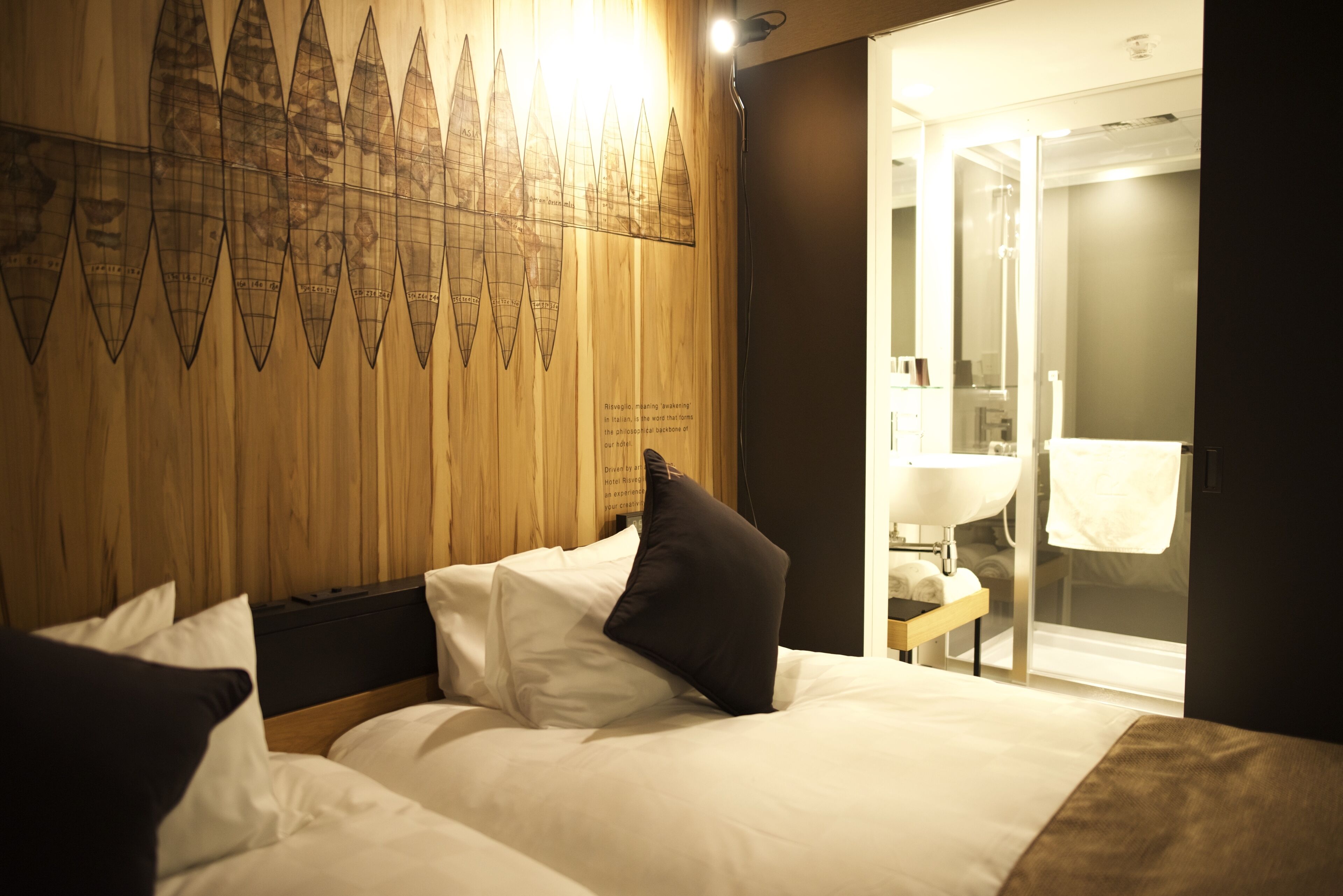 hollywood twin room | 1 bedroom, in-room safe, desk, soundproofing